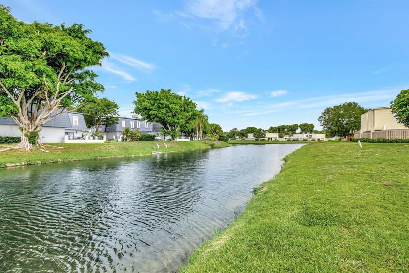 1586 Shaker Circle, Wellington FL 33414