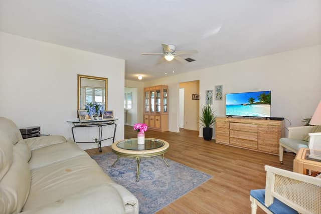 1005 Siesta Avenue, Boynton Beach FL 33426 - Boynton Beach, FL - Photo 2