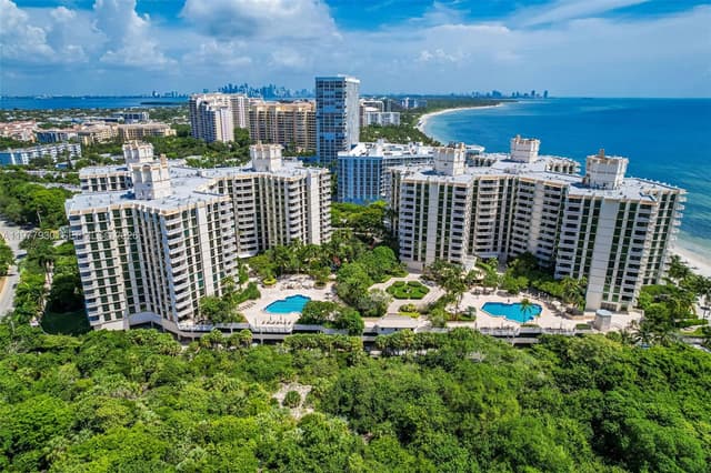 1121 Crandon Blvd # E1203, Key Biscayne FL 33149 - Key Biscayne, FL - Photo 2