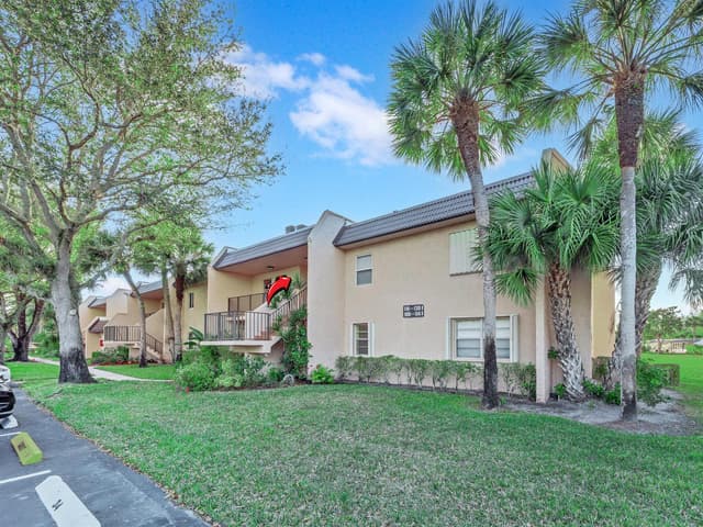 130 Lake Constance Drive, West Palm Beach FL 33411 - West Palm Beach, FL - Photo 2