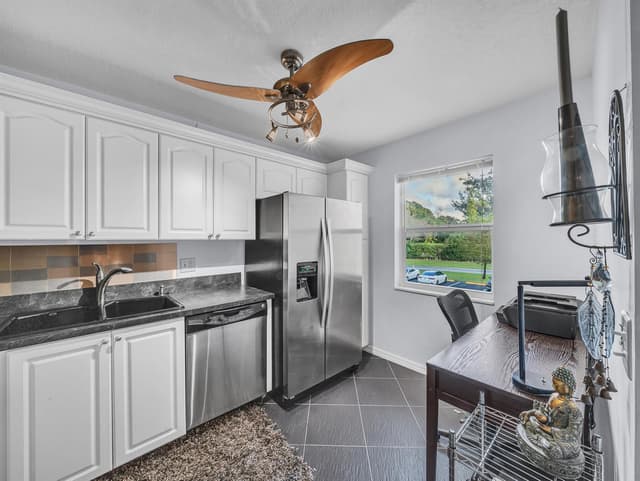 130 Lake Constance Drive, West Palm Beach FL 33411 - West Palm Beach, FL - Photo 6