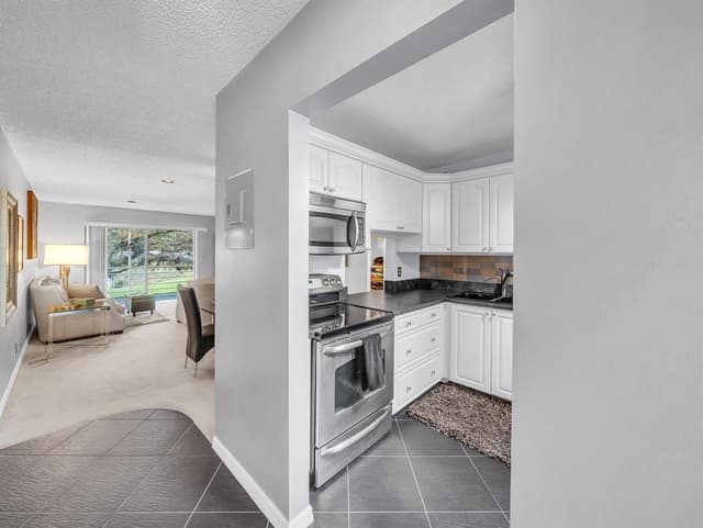 130 Lake Constance Drive, West Palm Beach FL 33411 - West Palm Beach, FL - Photo 4