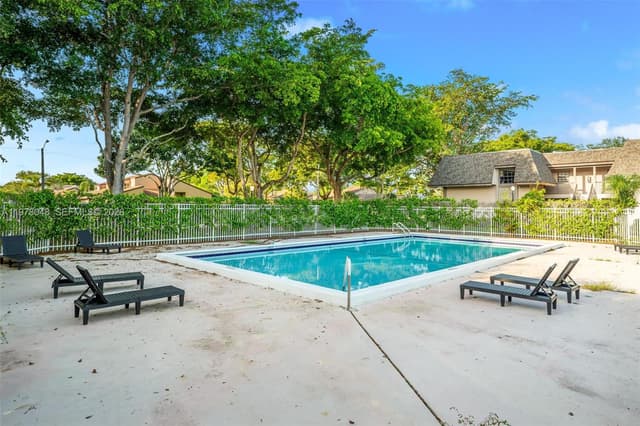 3631 NW 94th Ave # 6G, Sunrise FL 33351 - Sunrise, FL - Photo 2