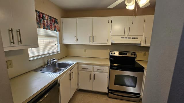 4640 Lucerne Lakes Boulevard W # 303, Lake Worth FL 33467 - Lake Worth, FL - Photo 2