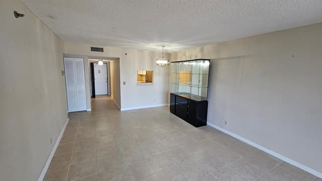 4640 Lucerne Lakes Boulevard W # 303, Lake Worth FL 33467 - Lake Worth, FL - Photo 6