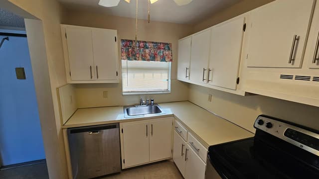 4640 Lucerne Lakes Boulevard W # 303, Lake Worth FL 33467 - Lake Worth, FL - Photo 3