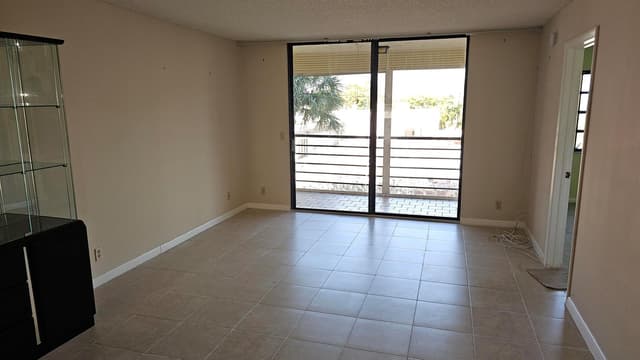 4640 Lucerne Lakes Boulevard W # 303, Lake Worth FL 33467 - Lake Worth, FL - Photo 4