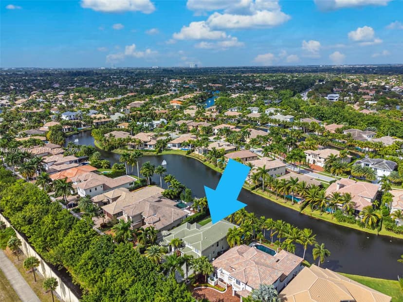 10221 Blue Palm St, Plantation FL 33324