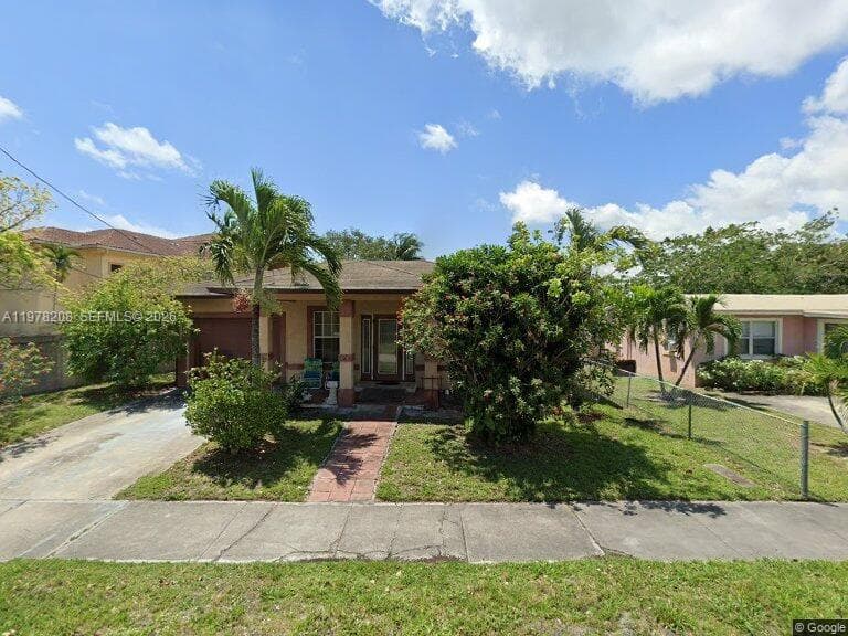 158 SW 5th St, Deerfield Beach FL 33441