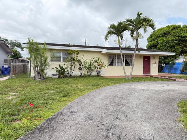 8870 Taft Street, Pembroke Pines FL 33024 - Pembroke Pines, FL - Photo 2