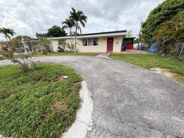8870 Taft Street, Pembroke Pines FL 33024 - Pembroke Pines, FL - Photo 3