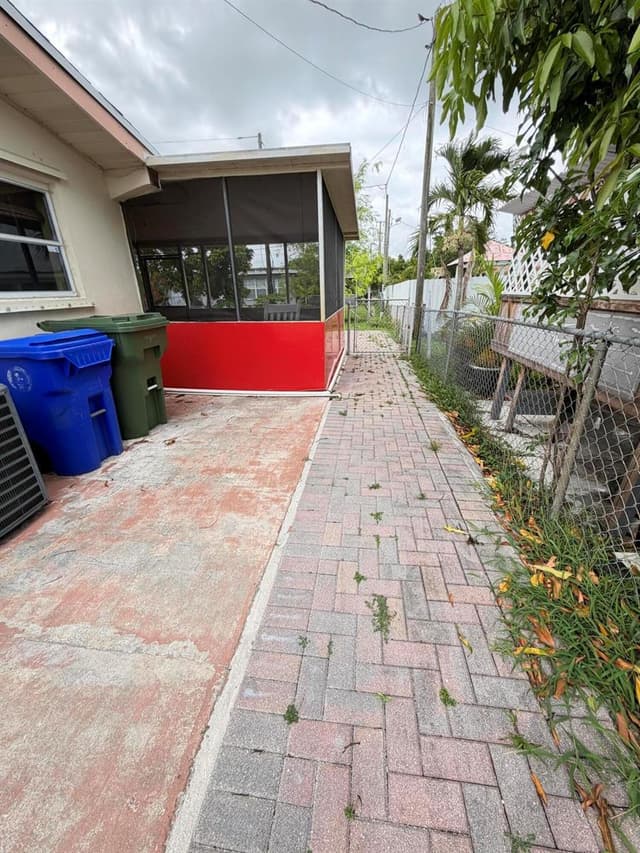 8870 Taft Street, Pembroke Pines FL 33024 - Pembroke Pines, FL - Photo 4