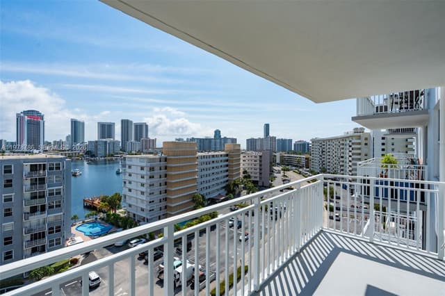 427 Golden Isles Dr # 9G, Hallandale Beach FL 33009 - Hallandale Beach, FL - Photo 3