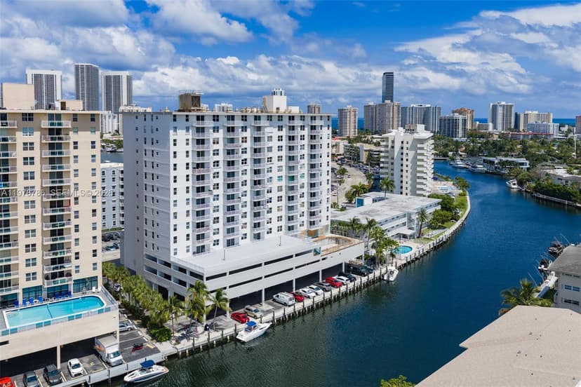427 Golden Isles Dr # 9G, Hallandale Beach FL 33009