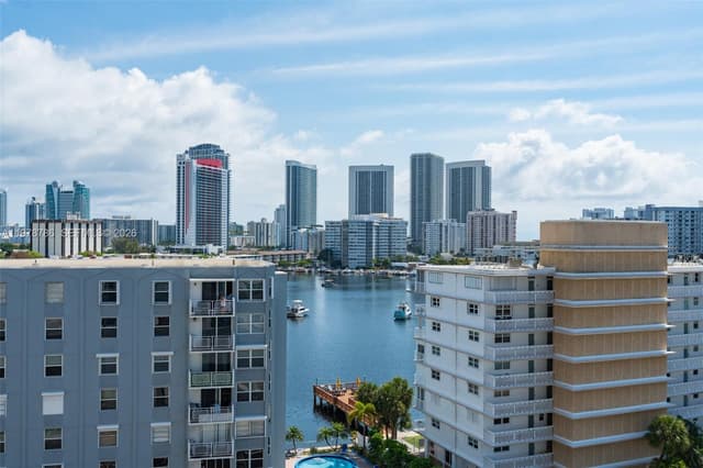 427 Golden Isles Dr # 9G, Hallandale Beach FL 33009 - Hallandale Beach, FL - Photo 4
