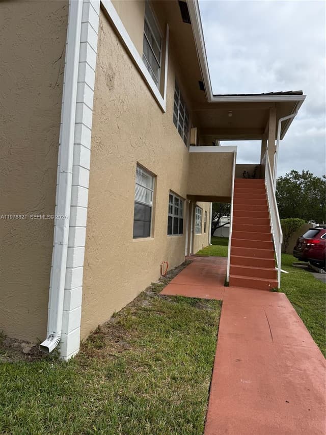 1001 Twin lakes Dr. # D, Coral Springs FL 33071 - Coral Springs, FL - Photo 2