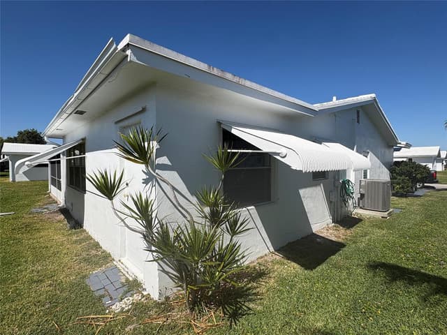 2392 SW 13th Terrace, Boynton Beach FL 33426 - Boynton Beach, FL - Photo 5