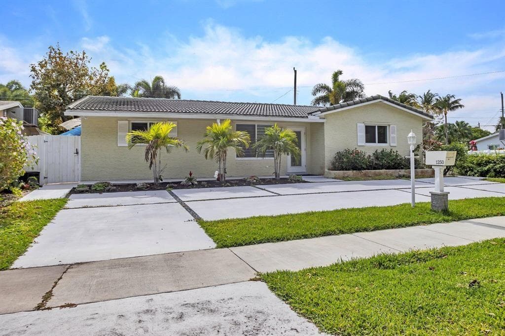 1250 Arthur Street, Hollywood FL 33019
