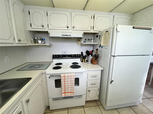 244 Farnham K # 244, Deerfield Beach FL 33442 - Deerfield Beach, FL - Photo 3