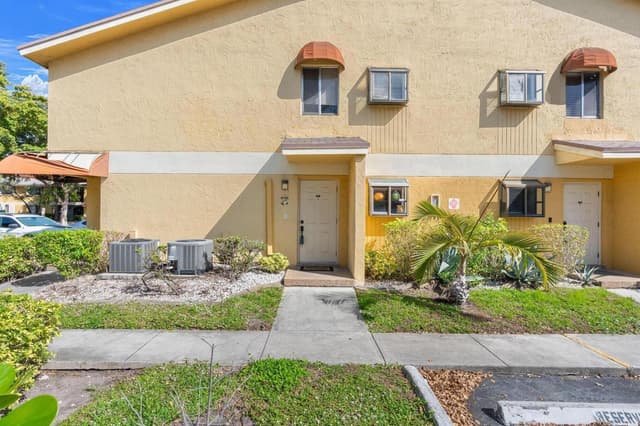 3053 N Oakland Forest Drive # 102, Oakland Park FL 33309 - Oakland Park, FL - Photo 2