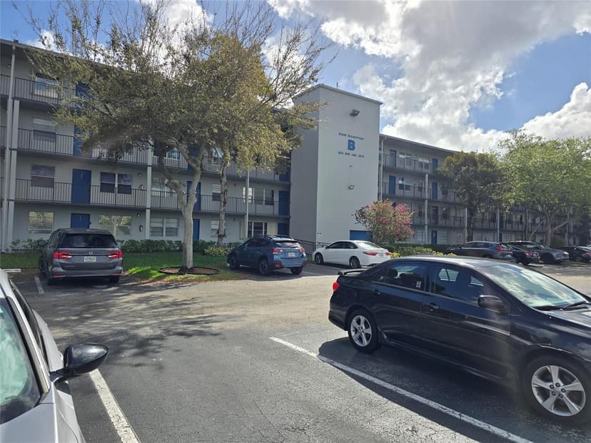 551 SW 135 Avenue # 216b, Pembroke Pines FL 33027