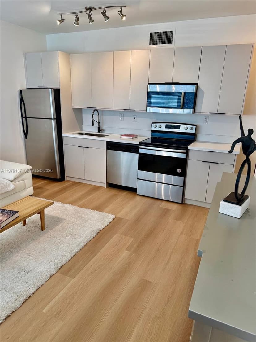 611 11th St # 104, Miami Beach FL 33139