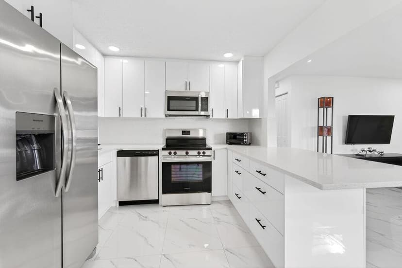 688 SW Lake Court, Boynton Beach FL 33426