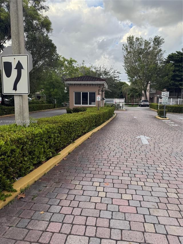 8405 NW 8th St # 304, Miami FL 33126 - Miami, FL - Photo 2