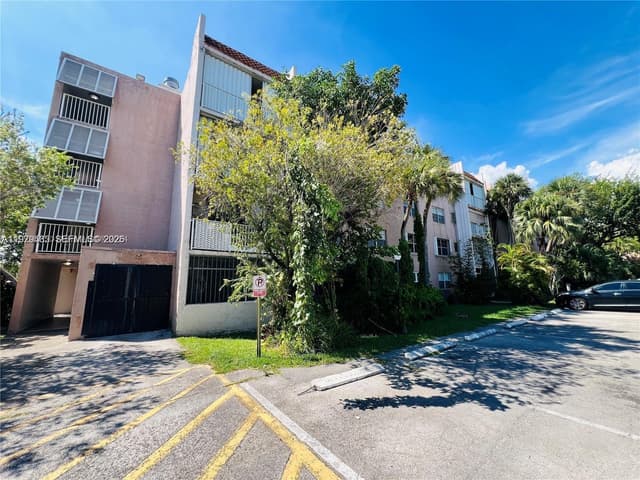 8405 NW 8th St # 304, Miami FL 33126 - Miami, FL - Photo 3