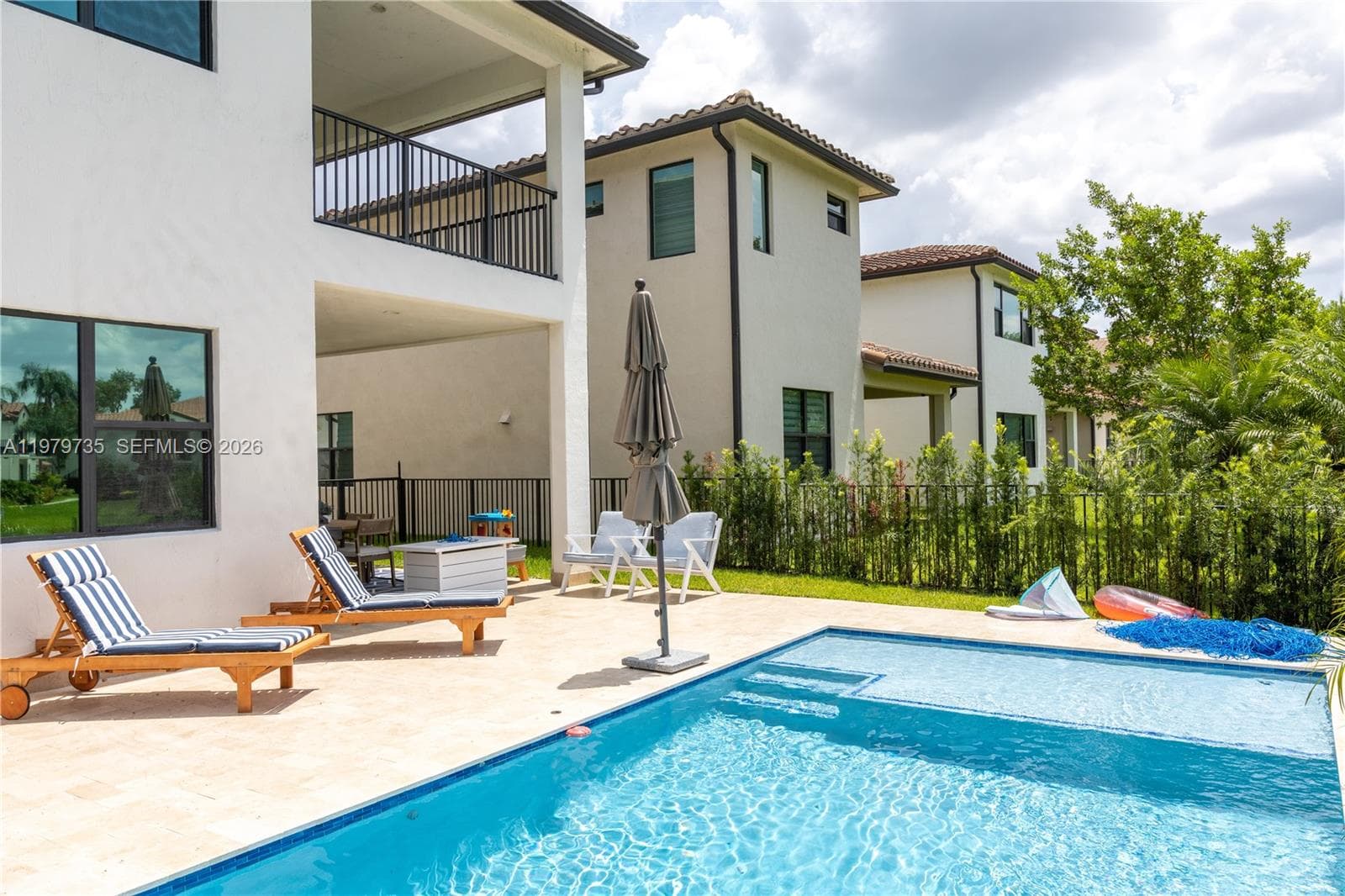 11826 SW 13th Ct, Pembroke Pines FL 33025