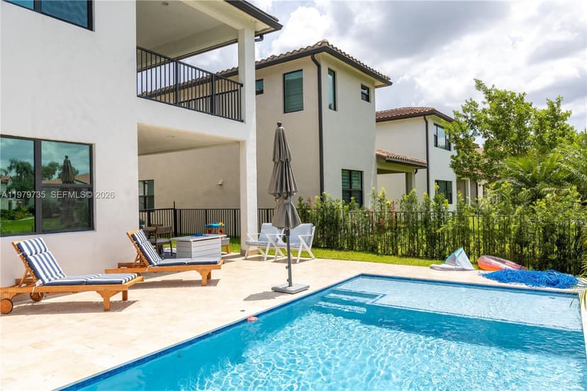 11826 SW 13th Ct, Pembroke Pines FL 33025