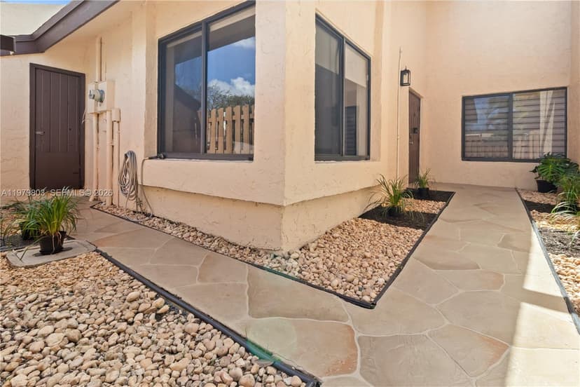 3812 NW 77th Ave, Davie FL 33024