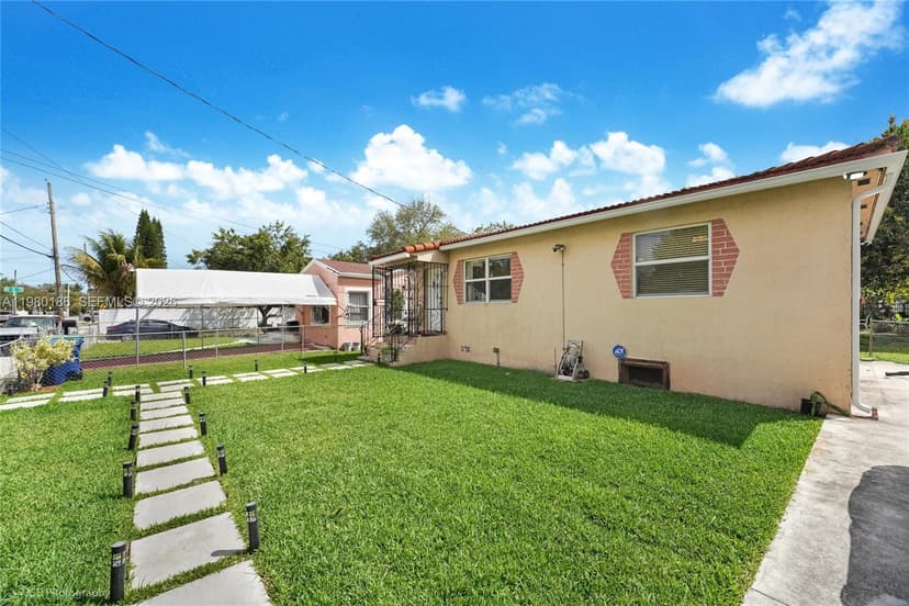 560 NW 97th St, Miami FL 33150
