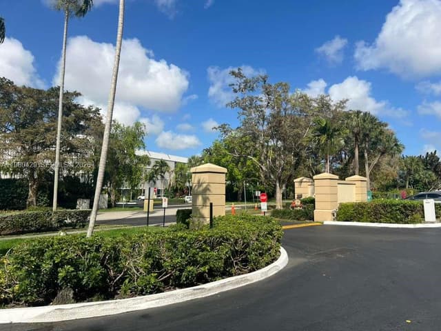 800 NE 195th St # 501, Miami FL 33179 - Miami, FL - Photo 3