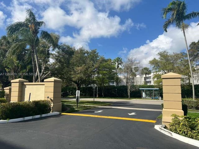 800 NE 195th St # 501, Miami FL 33179 - Miami, FL - Photo 4