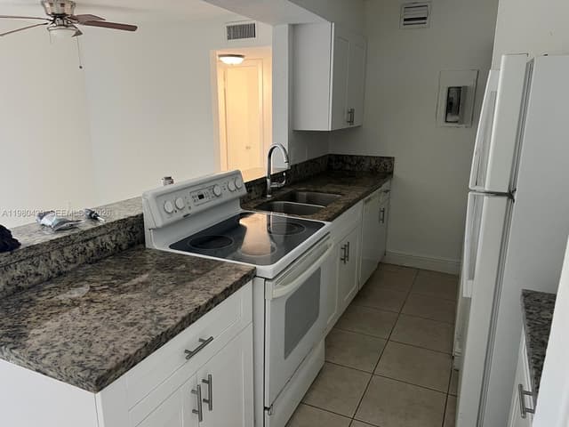 4435 Treehouse Ln # H, Tamarac FL 33319 - Tamarac, FL - Photo 3