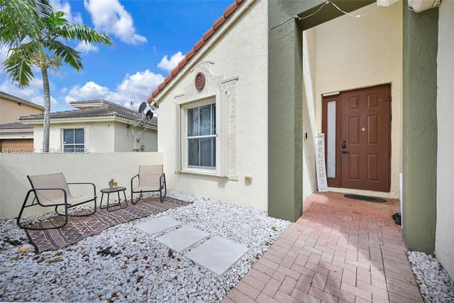 2007 NE 6th Ct, Homestead FL 33033 - Homestead, FL - Photo 2