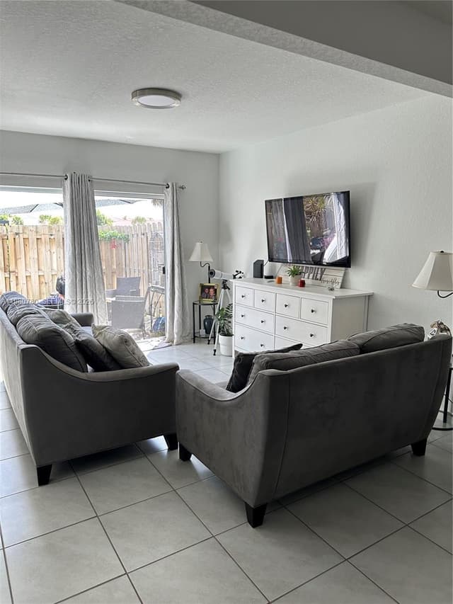 497 NE 4th St, Florida City FL 33034 - Florida City, FL - Photo 2