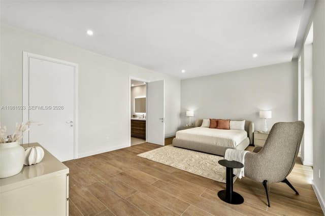 527 Orton Ave # 902, Fort Lauderdale FL 33304 - Fort Lauderdale, FL - Photo 3