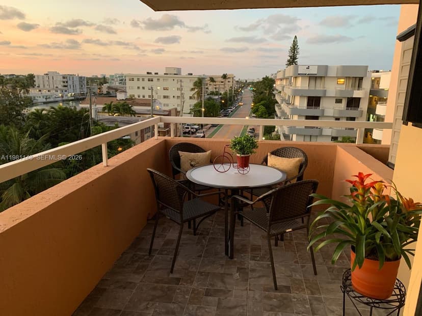 8101 Byron Ave # 509, Miami Beach FL 33141