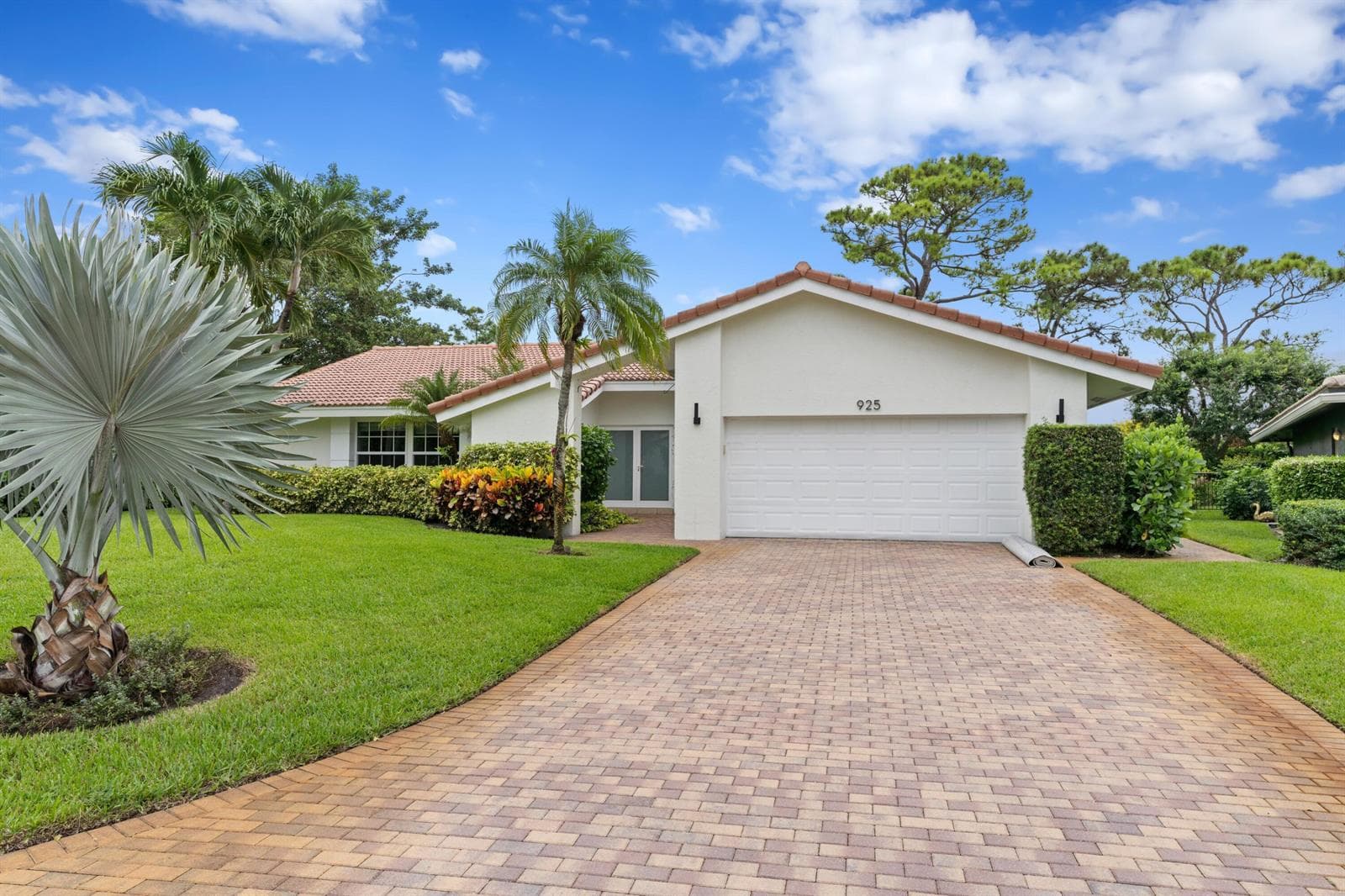 925 Foxpointe Circle, Delray Beach FL 33445