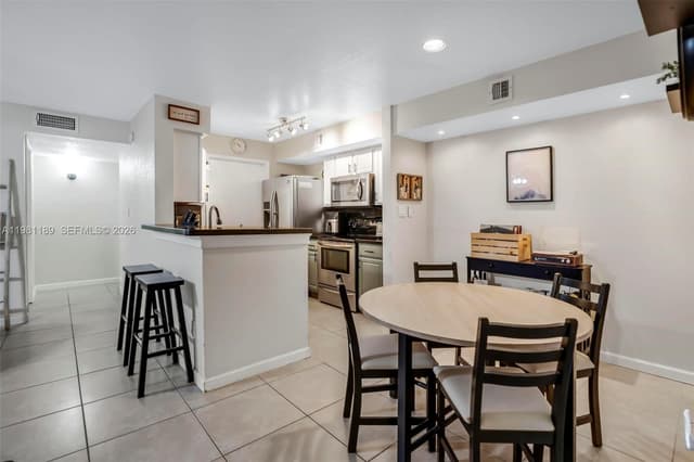 875 Riverside Dr # 712, Coral Springs FL 33071 - Coral Springs, FL - Photo 2