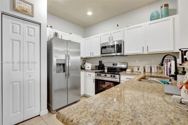 338 NE 37th Ave, Homestead FL 33033 - Homestead, FL - Photo 5
