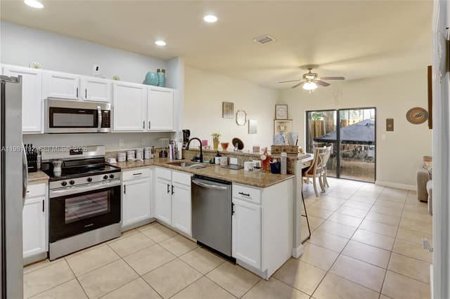 338 NE 37th Ave, Homestead FL 33033 - Homestead, FL - Photo 4
