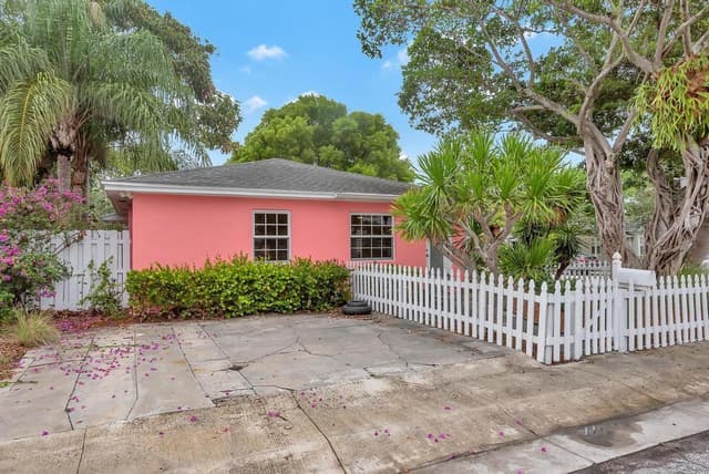 802 N J Street, FL 33460 - Photo 2