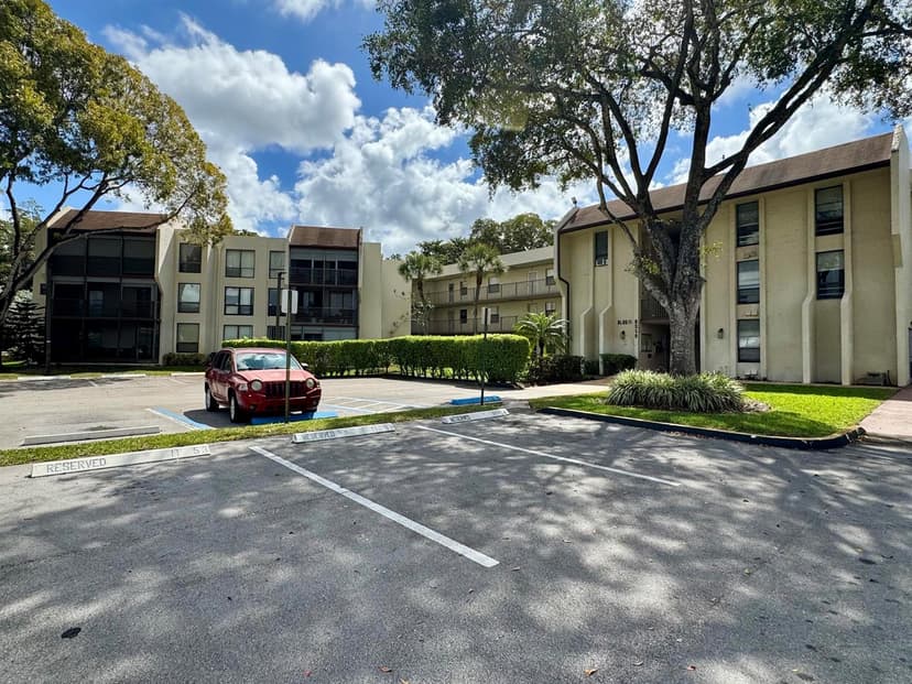 8050 W Mcnab Road # 320, Tamarac FL 33321