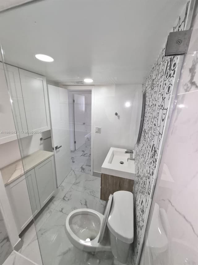 16410 Miami Dr # 304, North Miami Beach FL 33162 - North Miami Beach, FL - Photo 7