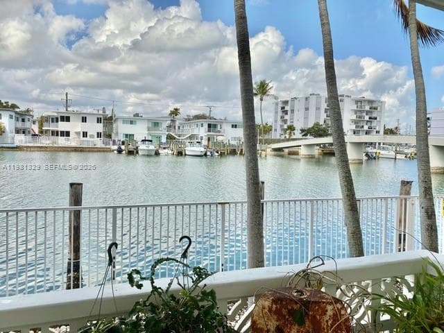 8040 Tatum Waterway Dr # 5, Miami Beach FL 33141