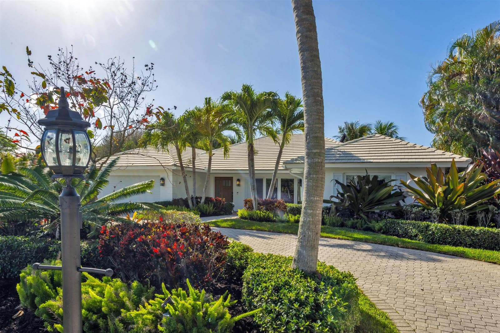 2720 Cardinal Circle, Gulf Stream FL 33483