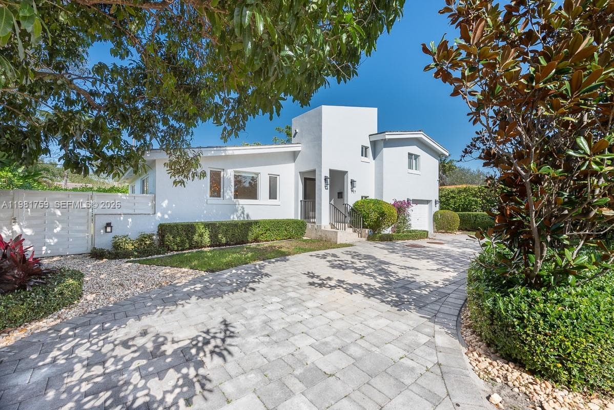 717 Benevento Ave, Coral Gables FL 33146